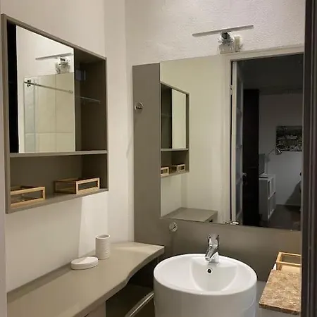 Near The Lake - Apt/quiet/parking * 切尔诺比奥