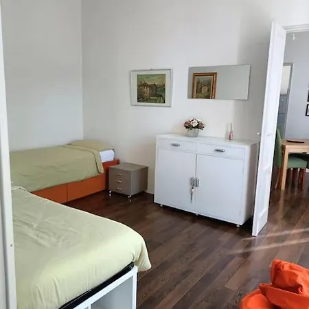 Apartment Near The Lake - Apt/quiet/parking