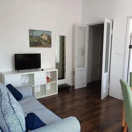 Near The Lake - Apt/quiet/parking *