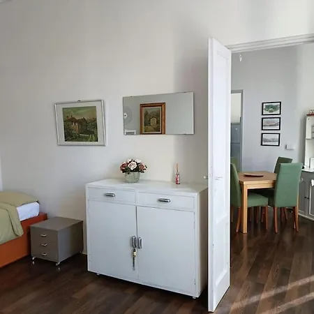 Near The Lake - Apt/quiet/parking *